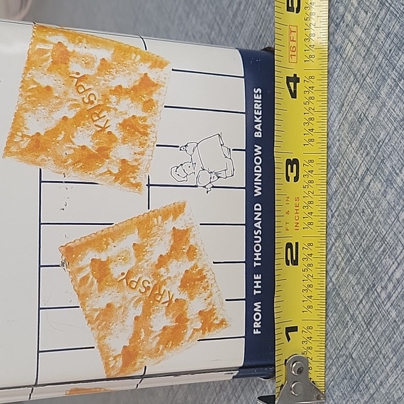 Vintage Sunshine Krispy Cracker Tin. 14.5 Ounces. Good Condition. - Picture 15 of 15